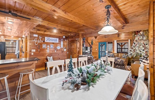Gatlinburg - Pigeon Forge Cabin | The Ponderosa - w/Private Hot Tub & Indoor Pool!
