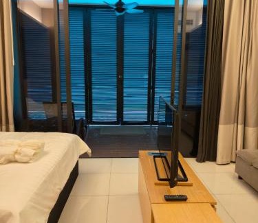 Tanjong Bidara Apartment | The Pool Suite Premium Room-Jonker