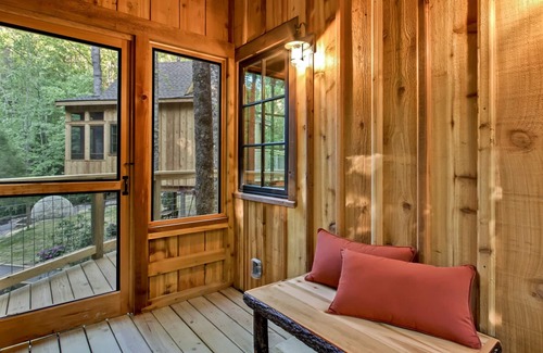 Gatlinburg Cabin | The Poplar in Treehouse Grove at Norton Creek