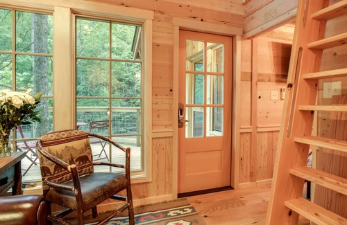 Gatlinburg Cabin | The Poplar in Treehouse Grove at Norton Creek