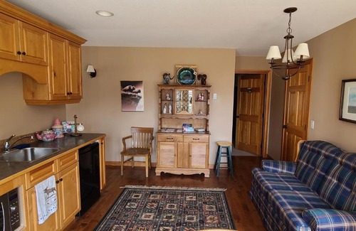 Banff Bed & Breakfast | The Poplar Inn