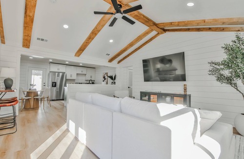 Lubbock House | The Pops-Stylish newly remodeled 3-bedroom house with indoor/outdoor living area