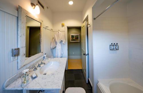 North Adams Hotel | The Porches Inn at Mass MoCA