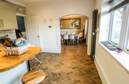 Hepworth House | THE PORTHOLE, pet friendly, character holiday cottage in Holmfirth