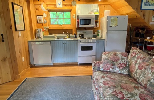 Wellfleet House | The Post & Beam Cottage ~ Perfect Retreat near Great Pond & Cahoon Hollow Beach