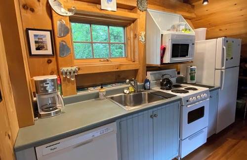 Wellfleet House | The Post & Beam Cottage ~ Perfect Retreat near Great Pond & Cahoon Hollow Beach