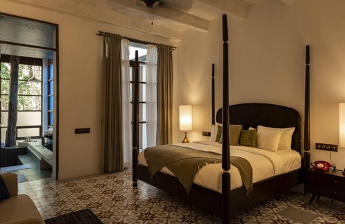Moira Hotel | The Postcard Moira