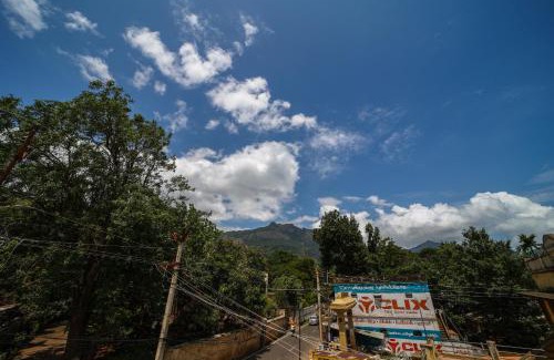 Courtallam Hotel | The Pothigai Palace