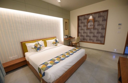Sinor Hotel | The Pramukh Hotel
