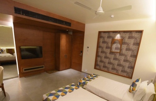 Sinor Hotel | The Pramukh Hotel