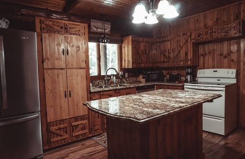New Philadelphia Cabin | The Premier Destination in New Philadelphia - Deerwood Cabin - 5 Bedrooms