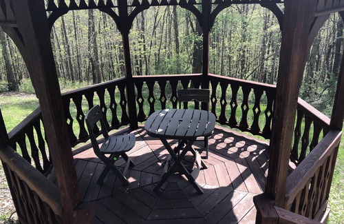New Philadelphia Cabin | The Premier Destination in New Philadelphia - Deerwood Cabin - 5 Bedrooms