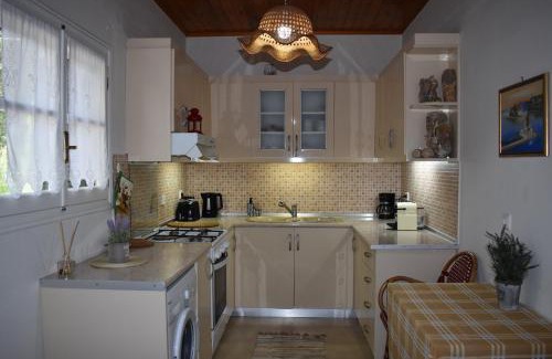 Melikia House | The pretty house next to the beach