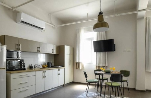 Haifa Apartment | The Printhouse Downtown Studio 10