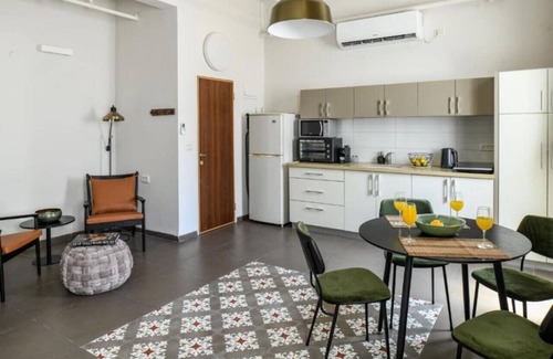 Haifa Apartment | The Printhouse Downtown Studio 10
