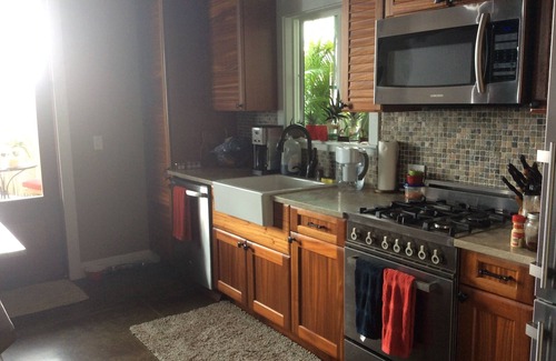 Kailua-Kona House | The “Promise Tree” is a great family gathering place in Kailua Kona!