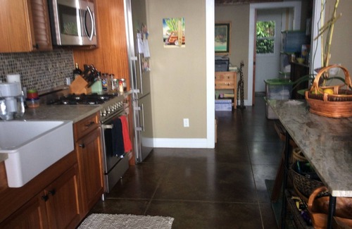 Kailua-Kona House | The “Promise Tree” is a great family gathering place in Kailua Kona!