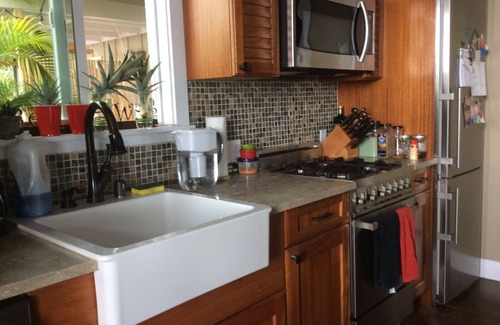 Kailua-Kona House | The “Promise Tree” is a great family gathering place in Kailua Kona!