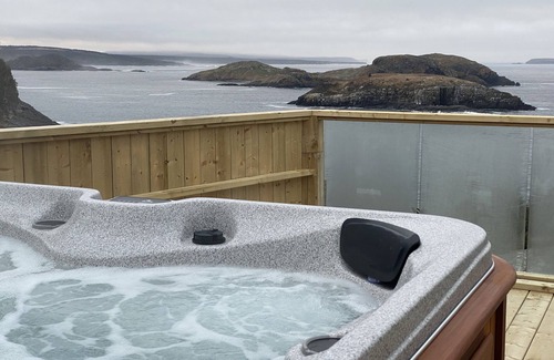 Bauline East Villa | The Puffin Burrow/Luxury Suite with Salt water Hot tub & Ocean views