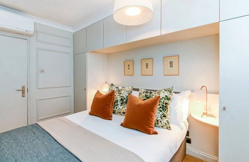 Queen's Gate Apartment | The Pug Apartment - Hyde Park Views