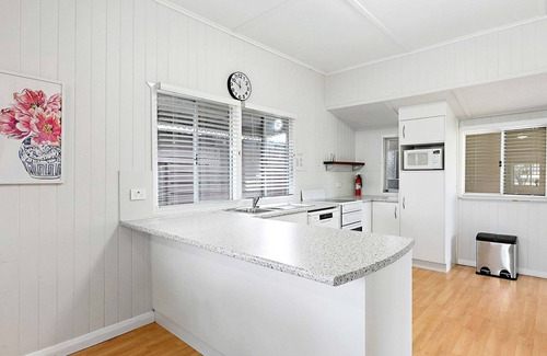 Traviston House | The Purple Cottage - Burrum Heads - Walk To Beach -2BR -.
