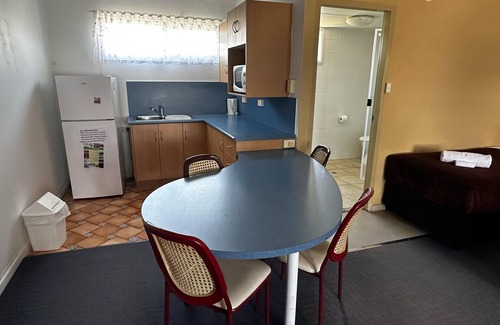 Allenstown Hotel | The Q Motel