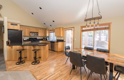 Southwest Bend House | The Quails Nest! SW Bend Custom Family Friendly Home ~ Fire pit ~ Pac Man