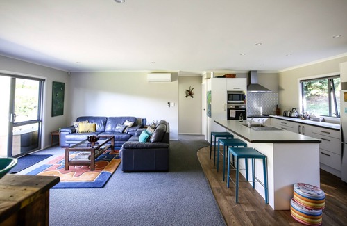 Raglan House | The Quarry a stunning rural hideaway/Hot tub, fire & outdoor shower