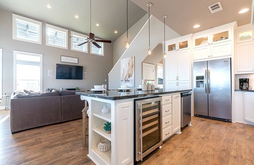 Crystal Beach House | The Queen - Crystal Beach Luxury Home Unobstructed View, Super Cute!