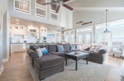 Crystal Beach House | The Queen - Crystal Beach Luxury Home Unobstructed View, Super Cute!