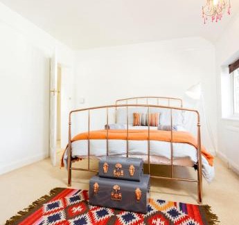 Cambridge Apartment | The Queen Edith Place - Lovely 6BDR Home in Secluded Area