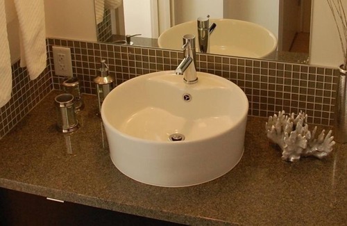 Downtown Victoria Condo | The Queen Victoria Royal Suite - In the heart of Downtown Victoria