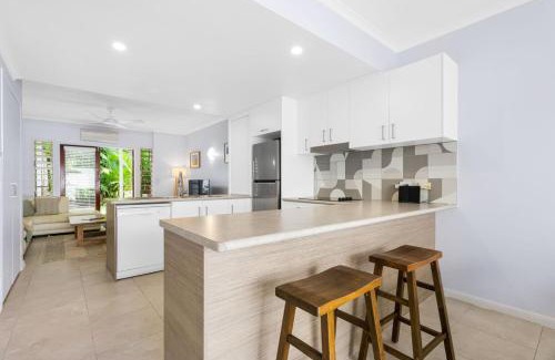 Port Douglas House | The Queenslander - Full Moon Terrace