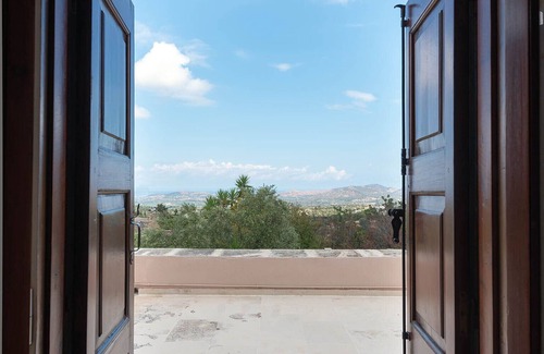 Margarites Villa | The quintessential Cretan villa