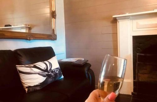 Stanthorpe House | The Radford Couples Cottage Heart of Stanthorpe