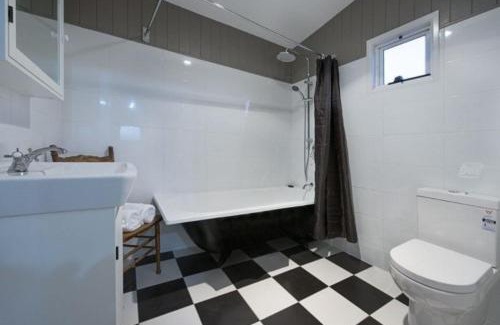 Stanthorpe House | The Radford Couples Cottage Heart of Stanthorpe