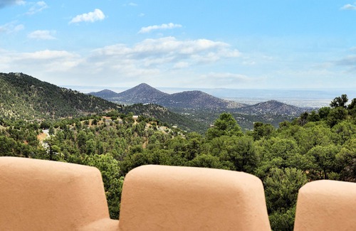Santa Fe House | The Rass Mandal Residence: A Unique Oasis for Families, Reunions & Getaways