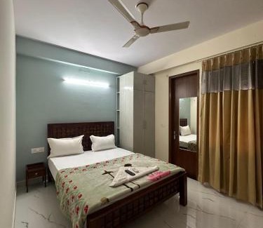 Sainik Farm Apartment | The Raveesh E20 2BHK