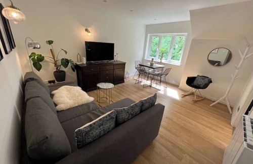 Watford Apartment | The Raven's Loft by Harry Potter