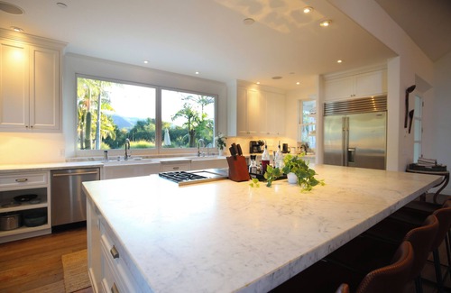 Carpinteria House | The Ravenwood Estate/Country Chic Oasis/Spa-Pool/Sleeps 14
