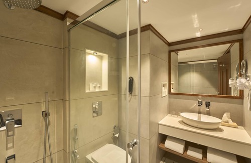 Azhinjilam Resort | The Raviz Kadavu