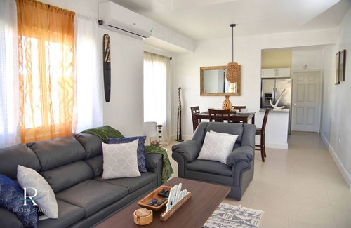 Lucea House | The Recess Stays – 2 Rooms 3 Beds, 2 Baths w/Grill
