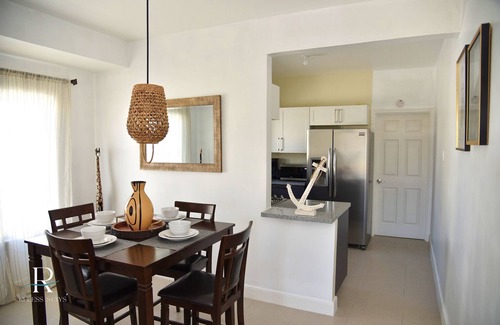Lucea House | The Recess Stays – 2 Rooms 3 Beds, 2 Baths w/Grill