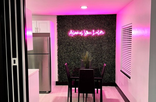 Edgewood House | The Record house! Next to Cruiseport/Airport & Beach
