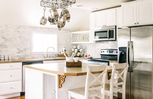 Columbia Falls House | The Red Barn-Perfect GNP Base Camp. 5 Star Luxury on the farm. Clean & Comfy.