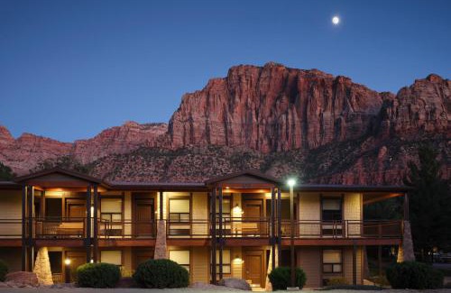 Zion National Park South Entrance Hotel | The Red Cliffs Lodge Zion, a Tribute Portfolio Hotel