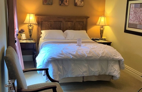 Queenston Bed & Breakfast | The Red Coat Bed & Breakfast