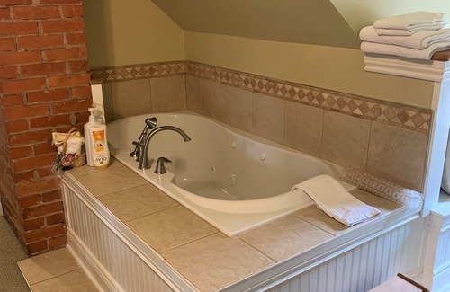 Queenston Bed & Breakfast | The Red Coat Bed & Breakfast