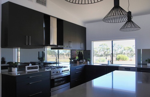 Nuriootpa Villa | The Red Door at Barossa Valley