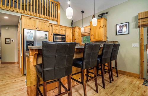 Baldwin House | The Red Door Cottage on Big Star Lake, Sleeps 8!